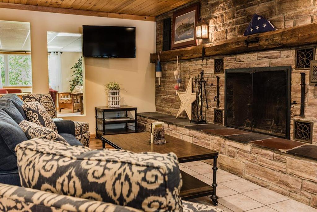 Captain'S Inn And Suites 알렉산드리아베이 외부 사진